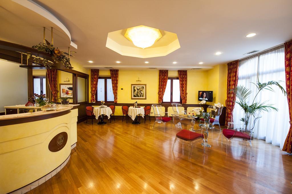 Hotel Regent - In Pieno Centro Σαν Μπενεντέτο ντελ Τρόντο Εξωτερικό φωτογραφία
