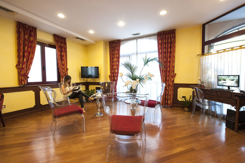 Hotel Regent - In Pieno Centro Σαν Μπενεντέτο ντελ Τρόντο Εξωτερικό φωτογραφία