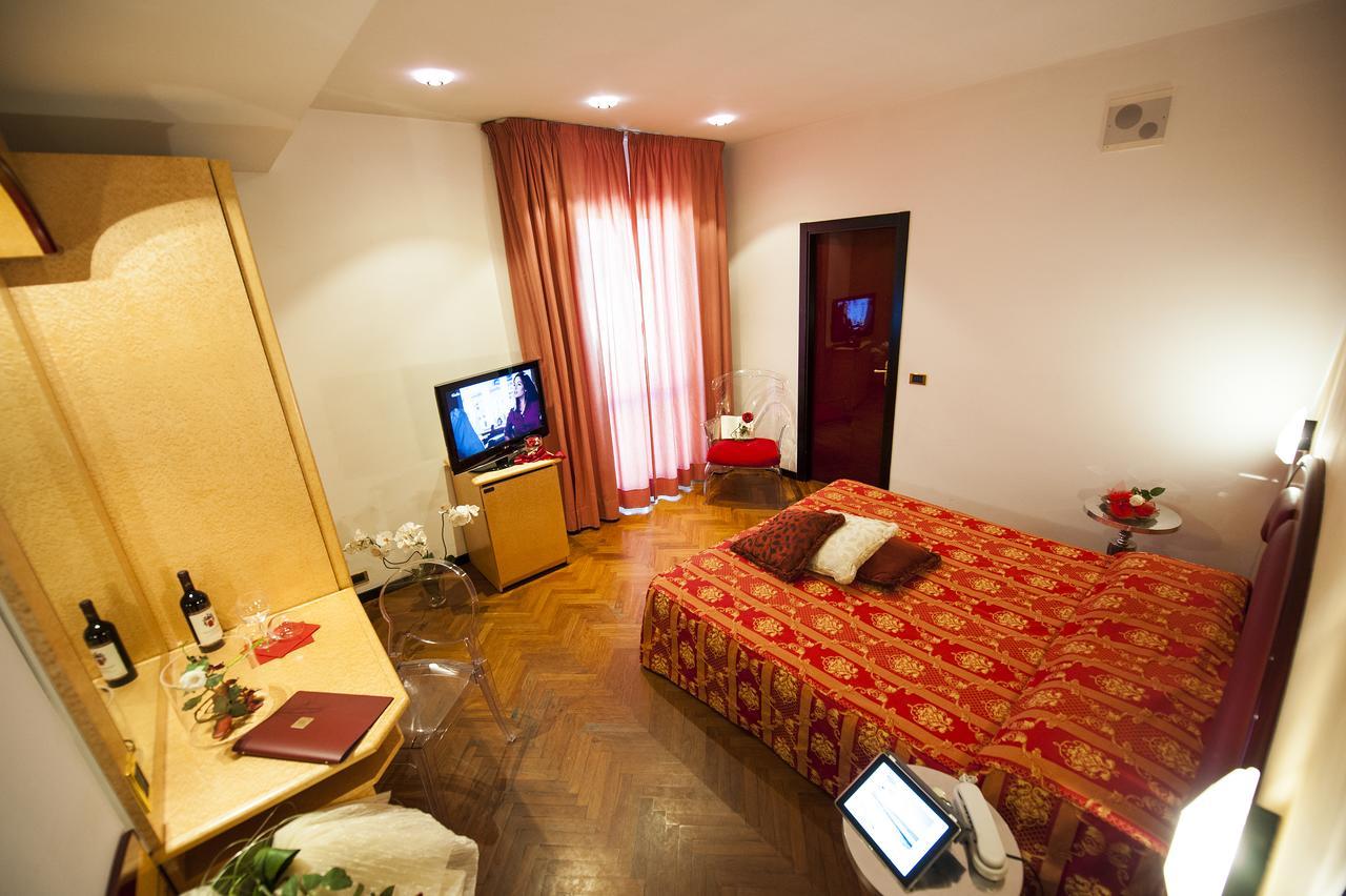 Hotel Regent - In Pieno Centro Σαν Μπενεντέτο ντελ Τρόντο Εξωτερικό φωτογραφία