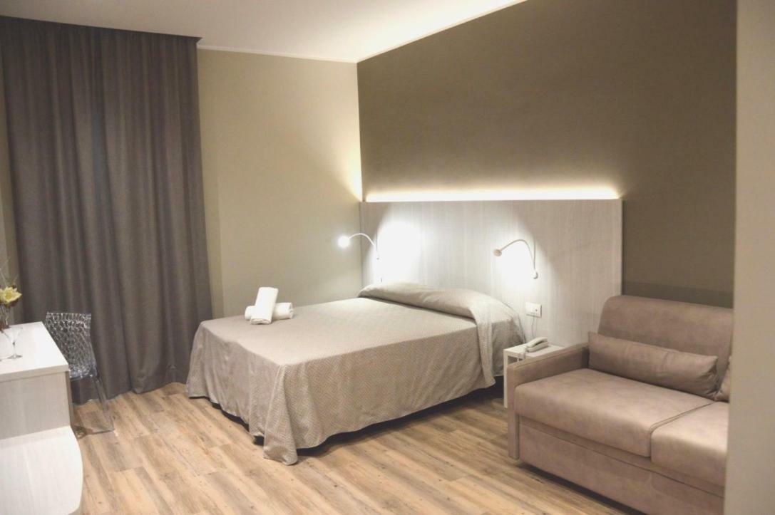 Hotel Regent - In Pieno Centro Σαν Μπενεντέτο ντελ Τρόντο Εξωτερικό φωτογραφία
