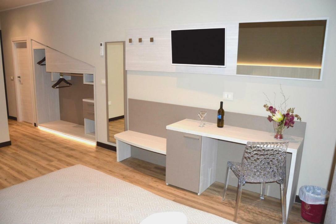 Hotel Regent - In Pieno Centro Σαν Μπενεντέτο ντελ Τρόντο Εξωτερικό φωτογραφία