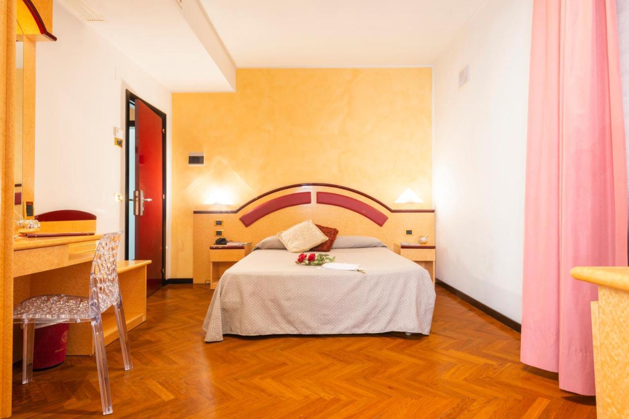 Hotel Regent - In Pieno Centro Σαν Μπενεντέτο ντελ Τρόντο Εξωτερικό φωτογραφία