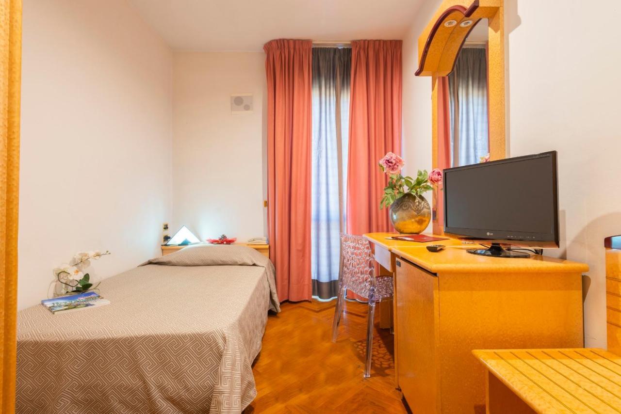 Hotel Regent - In Pieno Centro Σαν Μπενεντέτο ντελ Τρόντο Εξωτερικό φωτογραφία