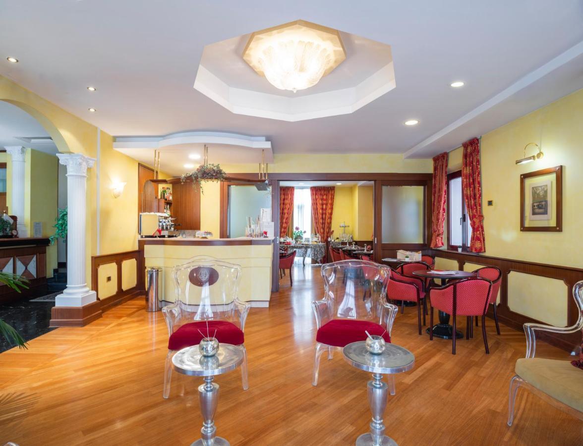 Hotel Regent - In Pieno Centro Σαν Μπενεντέτο ντελ Τρόντο Εξωτερικό φωτογραφία